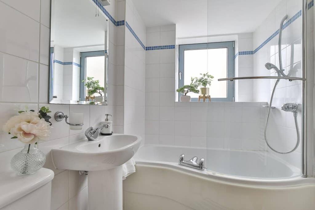 The Exclusive Gem Of Leeds - Sleeps 8 Apartment Luaran gambar